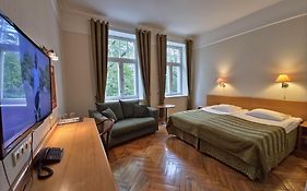 Barclay Hotel